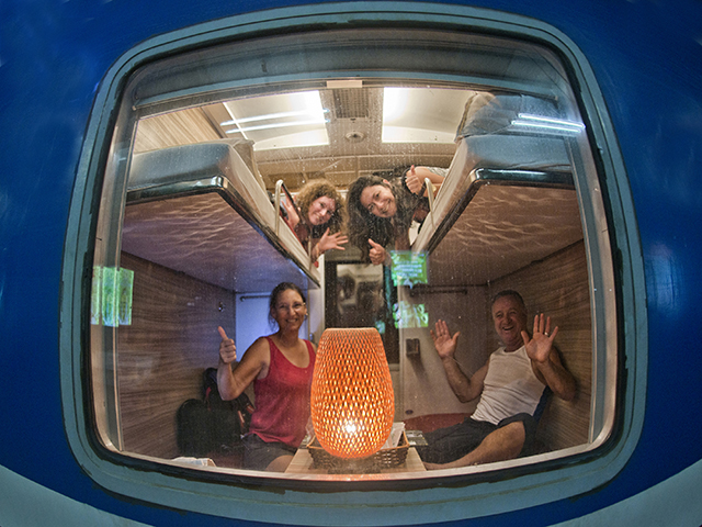 Foreign tourists choose the Thong Nhat railway to enjoy the beautiful scenery every time they travel to Vietnam