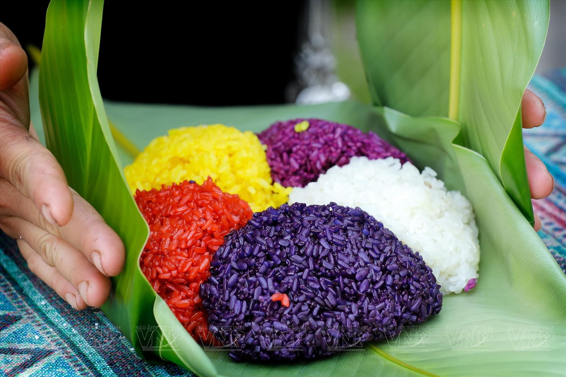 Vietnamese food - Xoi nep nuong - Dien Bien