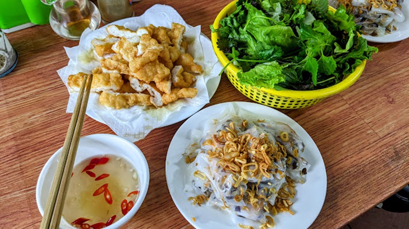 Vietnamese food - banh cuon cha muc - Halong