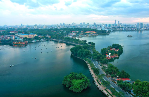 A corner of West Lake and the romantic Thanh Nien street