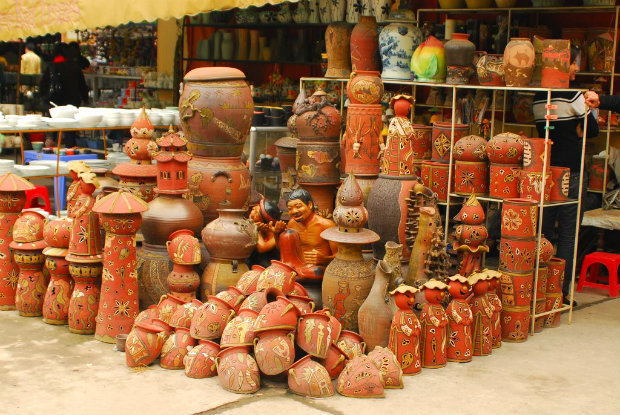 Visit Bat Trang pottery village