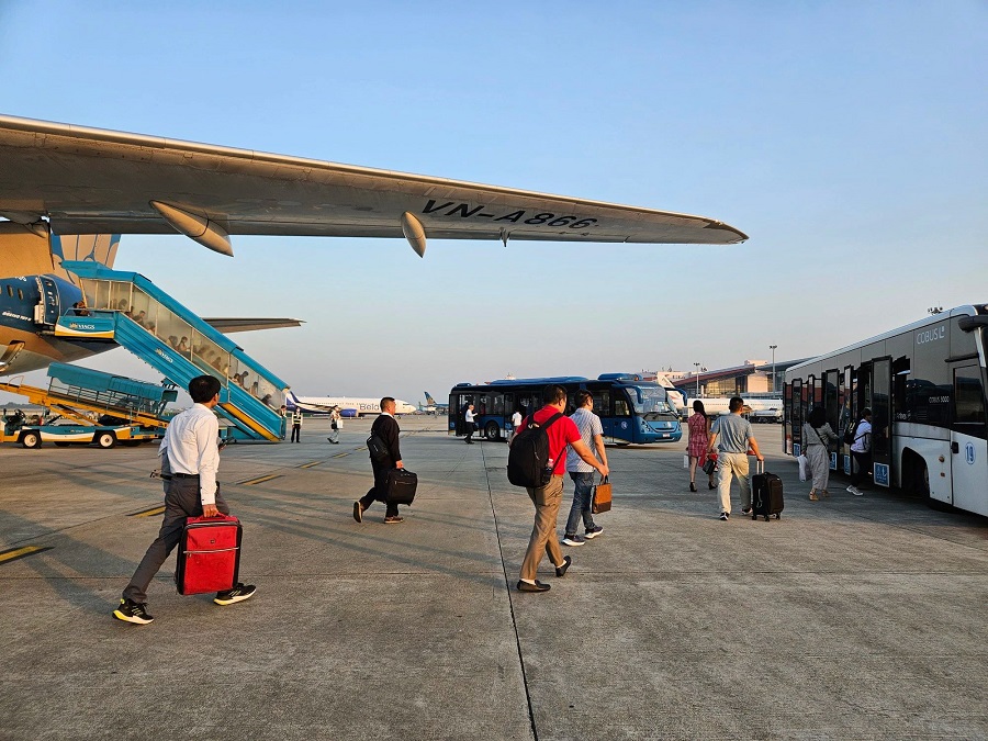 saigon vietnam airplane